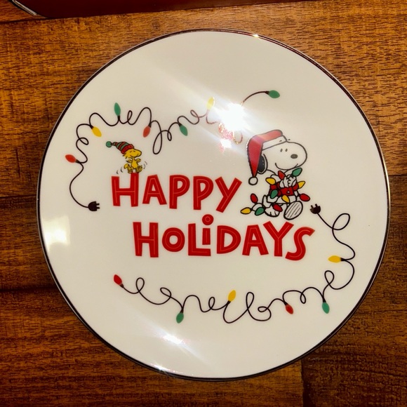 Lenox ~ Poreclain Christmas Snoopy ~ White W/ Multi-Colors Set of 4 Plates ~New - Picture 5 of 15